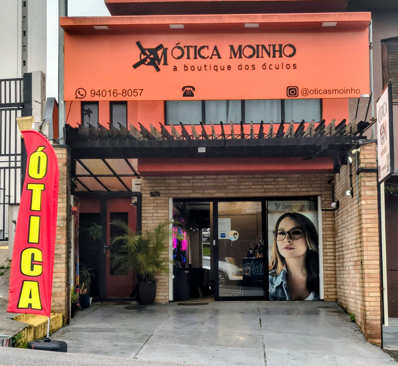 Fachada real da Ótica Moinho na Av. Moinho Fabrini, 620